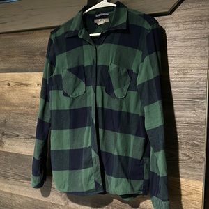 Dark green and navy blue flannel M